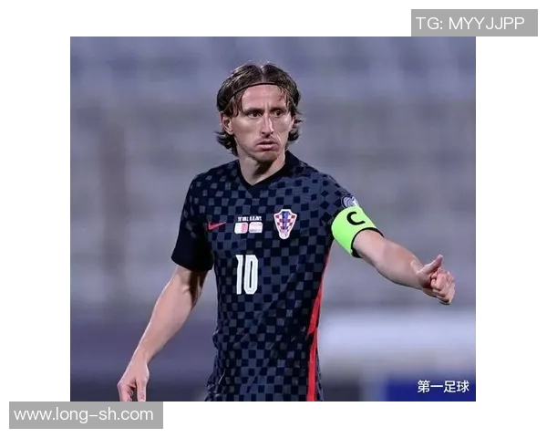 足球铁面背后的故事与传奇揭示了运动员的坚持与荣耀